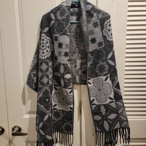 Black and Gray Patterned Scarf
